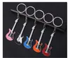 Neue mode Gitarre Schlüsselanhänger Metall 6 farbe Schlüsselbund Nette Musical Auto Schlüssel Ring Silber Farbe anhänger Für Mann Frauen Party geschenk