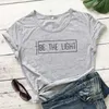 Seja a luz camisetas As mulheres católicas gráficas Christian Church Tees Tops Nova Moda Religiosa Inspirada Jesus Faith Tshirt Y0629