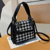 Bolso de mano con entramado de estilo extranjero para mujer, novedad de 2022, moda coreana, versátil, sencillo, bandolera de un hombro, pequeño bolso cuadrado