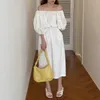 [EWQ] Cute Lantern Rękawy White Robe Sweet New Elegancka Krótka Sukienka Vestidos Lato Slash Szyi Solidne Długie Suknie 16W74201 210423