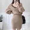 Spadek / zima Koreański Slim Pościel Wzór Krzyż Dekolt Sweter High Waist Thin Wool Knit Spódnica Set 210416