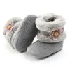 Första vandrare Fashion Flower Style 0-18m Bebisar Vinter Varma pälsstövlar Födda Baby Boys Girls Moft Soled Anti-slip Crib Shoes