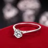 Véritable bague en argent sterling 925 de haute qualité Simulation de points de 5 mm Moissanite Six griffes Perceuse unique marier proposer des bijoux pour femme J-048