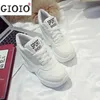 Jesienne buty damskie w koreańskiej wersji Zwiększenie White Round Toe Casual Trendy Solkanizowany Y0907