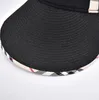 Kadın Vizörleri Ekose şeritli Big Brim Tasarımcı Şapkaları Ayarlanabilir Kaput Kayışı Moda Kapakları