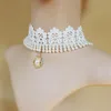 2021 Populär brud vit spets hängande pärlor ren handgjord original retro clavicle neck halsband smycken grossist