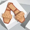 2021 Kvinnor Weave tofflor öppna för platta sandaler fast färg mjuk fotplatta fritidsflip flops stor storlek 42