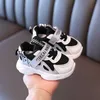 2021 Nouveaux enfants Chaussures de tout-petits pour bébés garçons filles enfants baskets décontractées air mesh respirant chaussures de sport de course souples taille 21-30 G1025