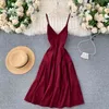 Frauen Sexy Rückenfreies Trägerkleid Sommer V-Ausschnitt ärmelloses elegantes solides Kleid Koreanische elastische geraffte A-Linie MDI-Kleider 210419