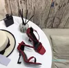 2021 Designer di alta qualità Tacchi da donna Night Club Party Matrimonio Lusso Nero Rosso Scivoli Scarpe a punta Décolleté