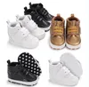 Premiers marcheurs 2022 Top enfants chaussures pour bébé garçons filles respirant semelle souple course sport baskets décontractées enfant en bas âge or blanc