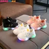 Rozmiar 21-30 Dzieci Oddychające Glowing Casual Buty Dziecko LED Zapalamy Buty Luminous Trampki do chłopca i dziewczyny Slip Sneakers 210713