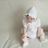 Été nouveau-né bébé bébé coton doux sans manches body enfant en bas âge enfant fleur bord solide mode body + chapeau 210413