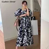 Niebieska drukowana sukienka kobieta lato szczupły talii elegancki vintage maxi vestido odzież chic kwadratowy kołnierz pani 210603