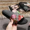 Men Women Slippers Designer Rubber Slides Sandal Flat Blooms Strawberry Tiger Bees Green Red White Web Fashion Shoes Beach Flip