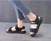 2021 Tasarımcılar İlkbahar Yaz Renkli Köpük Tüm Maç Platformu Düz Sandalet Kadın Bayan Serinletici Ayakkabı Ayakkabı