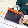 Kvinnor Luxurys Designers Bags 2021 Fashion One-Shoulder Messenger Bag Klassisk Tvåfärg Samlokalisering Retro Bekväm Handväska Nr M53823