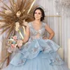 Ljusblå quinceanera klänningar 2021 ren v nacke tulle båge tiered appliques sequins prinsessa sött 16 prom klänning vestidos de 15 años maskerad klänning