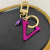 Porte-clés de luxe à la mode en cuir véritable corde classique porte-clés bloc de couleur lettre clés boucle hommes femmes sac pendentif214V