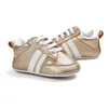 Baby Buty Chłopiec Dziewczyna Solid PU Paski Sneaker Comfort Nowy Styl Noworodka Niemowlę First Walkers Casual Crib Mokasyny Hurtownie