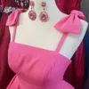 Vestidos de reverência cor-de-rosa 2021 arco espaguete decote uma linha curto mini vestidos de cocktail para senhora festa formal de evento desgaste feitos sob encomenda acetate cetim