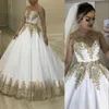 2021 Luxe Bling Dubaï Or Blanc Robe De Bal Robe De Mariée Robes De Mariée Robes De Mariée Sheer Manches Longues Épaule Bateau Cou Appliqué Paillettes Scintillantes Dentelle