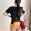 Korjpaa Kvinnor T-shirt Sommar Koreanskt Chic Enkelt temperament Rund Neck Lace Virka Stitching Back Split Short-Sleeved Top 210526