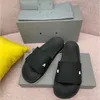 Wysokiej Jakości Luksusowe kapcie Męskie Damskie Designer Slajdy Klasyczne Kryte Sandały Zjeżdżalnia Lato Moda Rozmierzająca Pantufel Sandalii Outdoor Wide Flat Flip Flip Flops Sandal