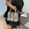 Designer Totes Mini gewebte Umhängetaschen mit kurzem Griff 2021 Damen-Handtaschen mit Perlen an der Oberseite und Seidenschal