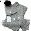 Winter designer Scarf Hat Rękawiczki Klasyczny garnitur Zakrzywione kaszmirowe Beanie Cap Luksusowe Szaliki Projektanci Mężczyźni Sports Ciepłe narty Glorovess Hats