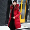 Veste d'hiver Parkas pour femmes avec grand col de fourrure épais manteau mince mode capuche coton vêtements d'extérieur longue femme 210923