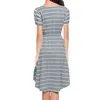 Maternity Striped Dress Maternity Round Collar Stripes Fulltryck Vit knälängd Oregelbunden Kjol Kortärmad Nursing Dress G220309