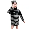 Barnens Turtleneck Striped Girls Jumper Letter Pattern Kids Casual Style Kläder för Tjej Höst Vinter 210528