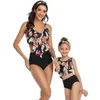 Família de verão que corresponde maiô 2 pcs sets ruffles biquini floral cintura alta triângulo calças mãe filha E243 210610