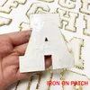 Letras brancas com glitter ouro chenille tecido remendos toalha bordado arco-íris gritar ferro de ferro do alfabeto na roupa do nome da etiqueta DIY Badge do saco encantador