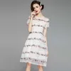 Летние взлетно-посадочные полосы роскошные мода женское кружевное платье см. Через цветочные цветочные вышивки лоскутная женщина Vestido 210529