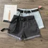 Sommer-Frauen-beiläufige Knopf-Reißverschluss-hohe Taillen-dünne Denim-Shorts Weinlese-Damen-blaue und graue Jeans mit Gürtel 210430