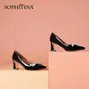 Sophitina Bombas de Luxo Mulheres Diamante-Studded Butterfly-Knot Sapatos TPR Non-Slip Square Square Salto apontado Primavera Outono senhora Sapatos AO04 210513