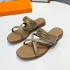 Kadın Sandalet Tıknaz Topuk Balıkçı Gladyatör Ayakkabı Klasik Işık Gri Deri Yarım Sürükle 3D Rahat Tasarımcı Mektup Terlik Flip Flop Slaytlar 35-42