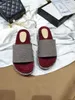 Kvinnor klassiska sandaler lyxiga kvinnor tofflor platt broderi slipper svart tjock solig designers kanfas plattform sandal grunda strand fritid sko 35-41