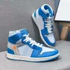 High Og Jumpman 1s Złącze zaprojektowane UNC Chicago 1 buty do koszykówki Univisity Blue Red White Północna Karolina Chaussures Sports Sneakers