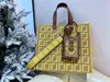 High-end One Ladies Luxury Lady Tote Bag Designer Handväskor Kvadratkåpa Multifunktionell Stora Broderi Shopping Bag Hanger Plånbok för Kvinnor Märke