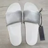 Europeiskt märke Tofflor Mode män kvinnor randiga sandaler kausala Halkfria sommar huaraches flip flops bra STORLEK 38-46