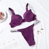 Sexig Bra Set Kvinnor Underkläder Set Lagerie Femininas Smooth Andningsbara Underkläder Lucent Underkläder Bra och Thong Ställ BC Cup Bralette X0526