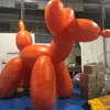 Modelo de cachorro balão inflável laranja gigante de PVC por atacado com ventilador para decoração e publicidade de parque