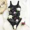 Swimsuit Mulheres Cópia Floral e Patchwork Malha Uma peça O-Pescoço Lace-up Monokini 2021 Banhando Swimwear