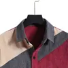 Mode kontrast färg corduroy skjorta manlig höst vintage patchwork mens klänning skjortor avslappnad varm kvalitet chemise homme 210522
