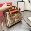 2021 Autumn F W Classic Square France Womens Väskor Snake Patten Bambu Joint Top Handtag Tote Large Capacity Lady Shopping Street CR220U