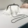 Luxury Ostrich Fjäderväska Kvinnor Fur Afton Väskor Pearl Chain Day Koppling Bröllop Bröllop Klädd Handväska Telefon Kvinna Handväska Bolsa 220211