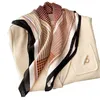 70x70 cm Pescoço quadrado Lenço de seda Bandana 2022 Moda Moda Scarves para Senhoras Novo Saco de Impressão Foulard Shawls Envolve o cabelo Hijabs Y220228